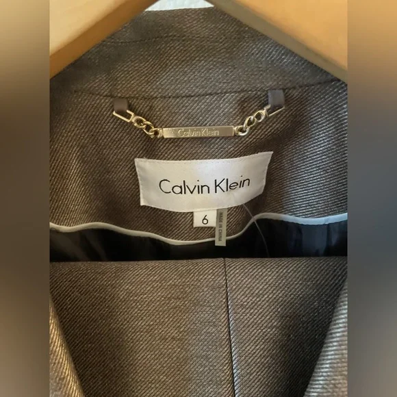 Selling brand new Calvin Klein suit set! - Picture 3 of 8